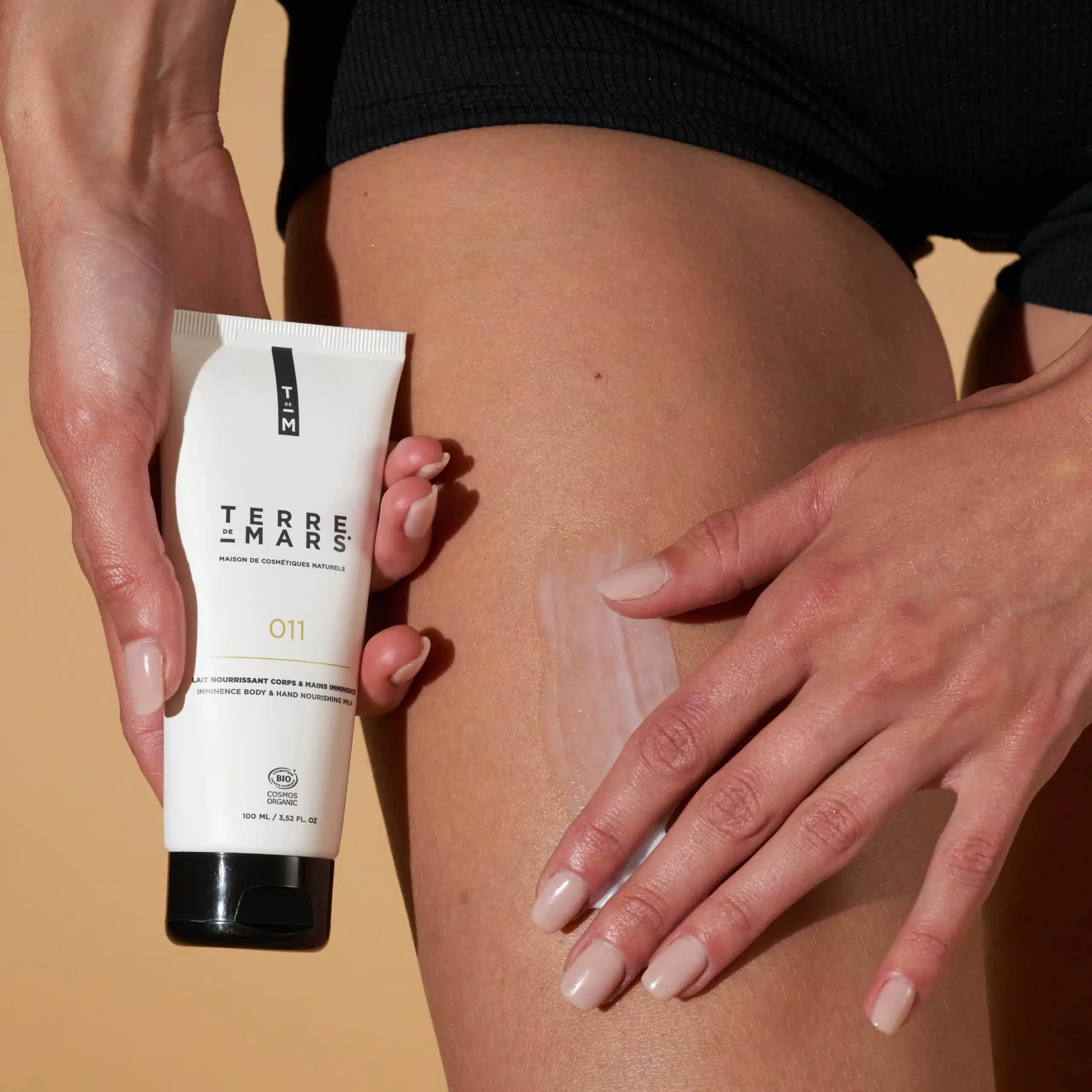 Terre de Mars Imminence kuno ir ranku maitinantis pienelis